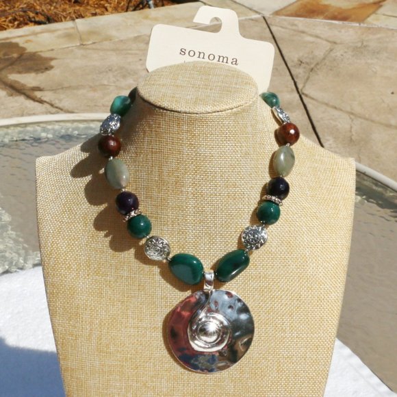 Boho Bib Necklace Hammered Medallion Pendant Lucite Beads Silver Tone Nature NWT - Picture 4 of 4